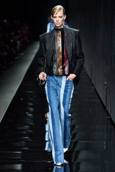 Look 49